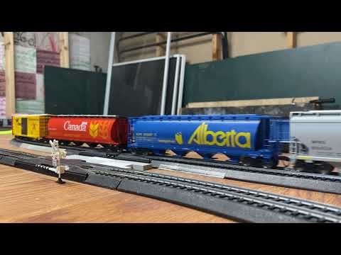CP 475 with SOO Trailing and the New CP Hoppers