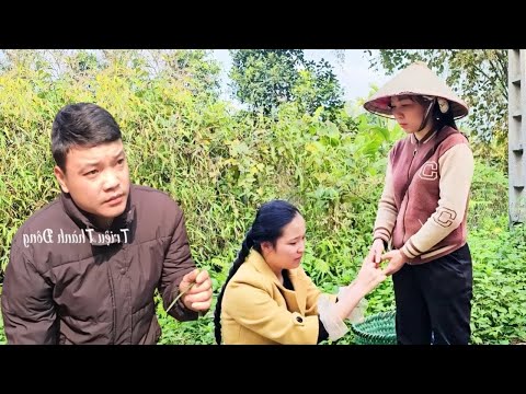 Suddenly, NAM's girlfriend begged MOC for help, leaving MOC perplexed