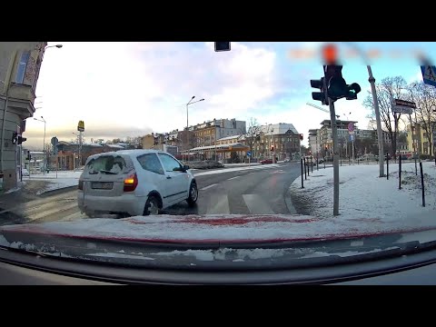 I po co ten pośpiech? Pomysły niektórych kierowców mocno zaskakują