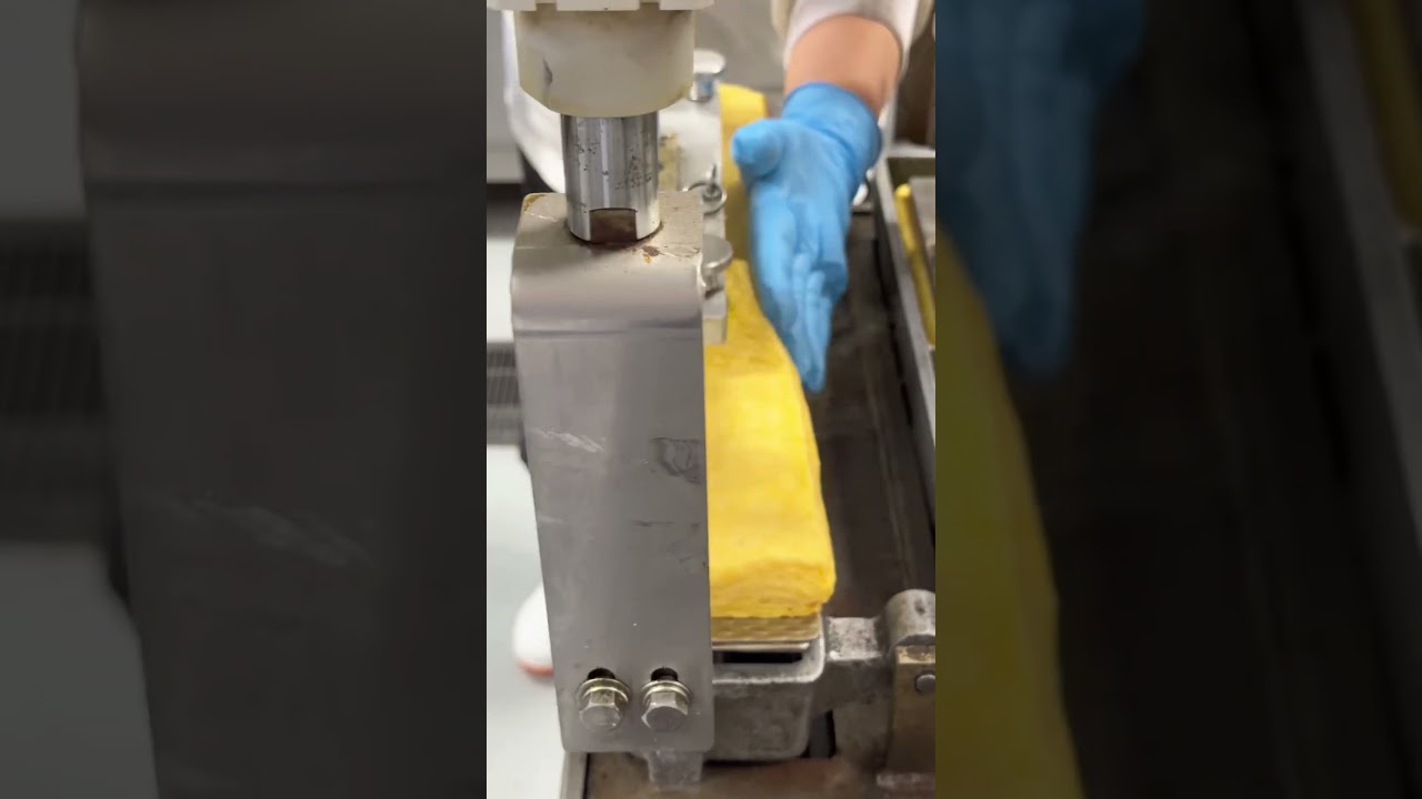 驚愕！空飛ぶだし巻きたまご？職人と機械のタッグで作り上げる絶品だし巻きたまご⁡ #japanesefood