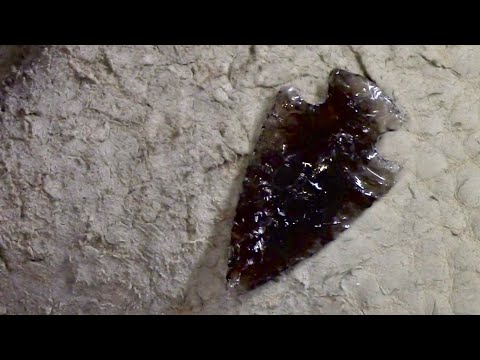 Schnelle Herstellung einer Pfeilspitze aus einem Obsidiansplitter - Feuersteinschlagen
