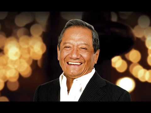 Videoclip de Por debajo de la mesa (A dueto con Carmen París) — Armando Manzanero