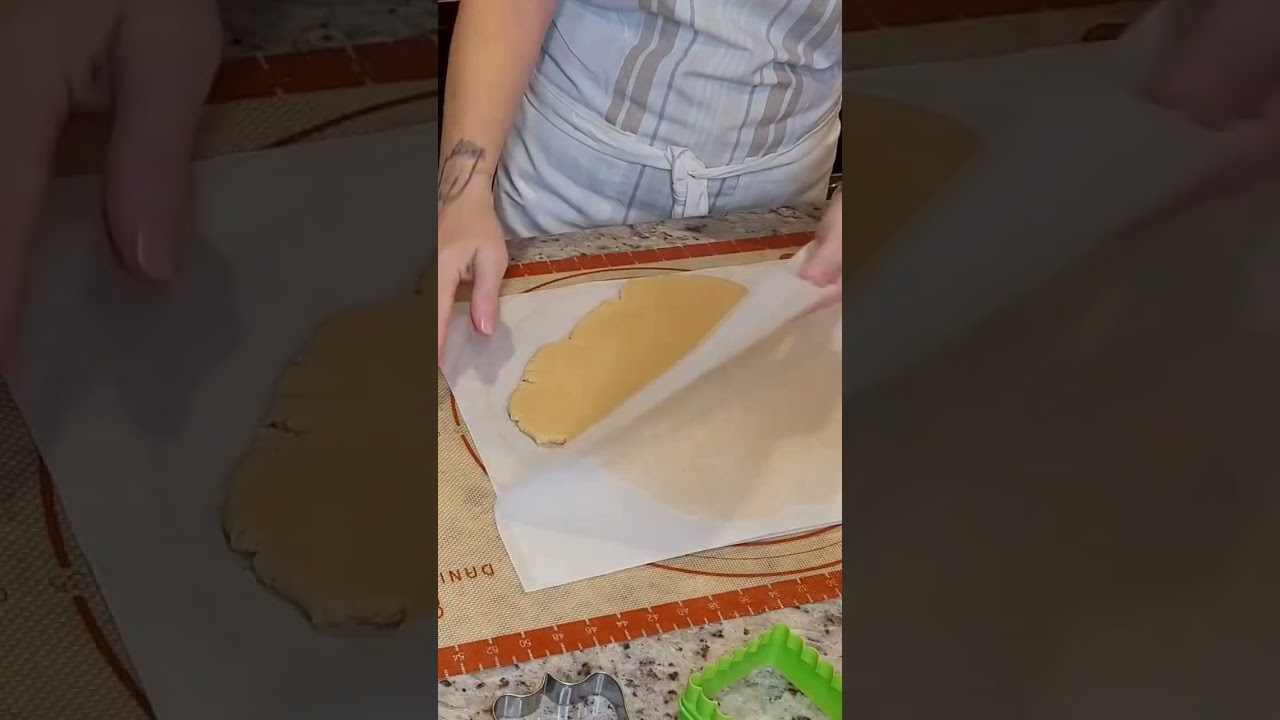 Just a girl cutting her dough #cookiedecorating #cookiesofinstagram #decoratedsugarcookies