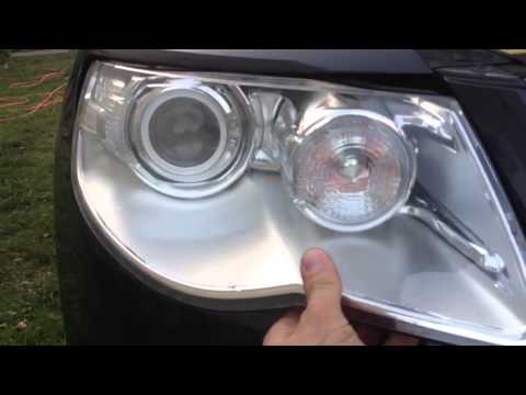 Ausbau Scheinwerfer Glühbirne VW Touareg 1 Facelift