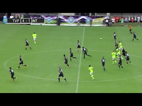 Mecz pokazowy Telewizja – Internet: tłum na boisku