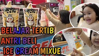 Download lagu BELAJAR TERTIB ANTRI BELI ICE CREAM MIXUE | Nay and family mp3 Download lagu BELAJAR TERTIB ANTRI BELI ICE CREAM MIXUE | Nay and family mp3