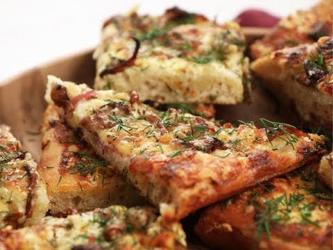 Kantarellpizza med lagrad ost - Köket