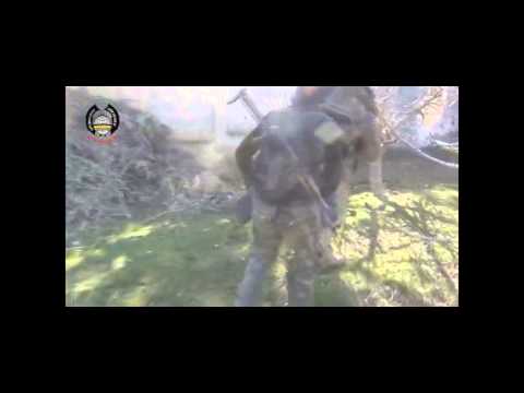 اسعاف أحد جرحى كتائب أكناف بيت المقدس اثناء المعركة في بلدة الهجة في ريف القنيطرة