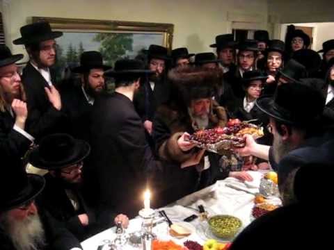 Kretchnif Rabbi Making Shechiyonu on fruits at TU beshvat