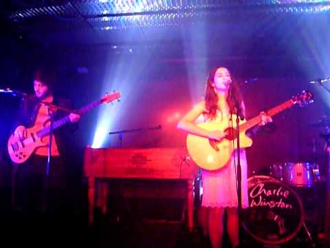 Fanny Krief .... Concert Privé Studio SFR 1ère Partie Charlie WINSTON 19/11/09