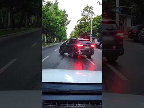 ↓ Șofer șicanat în trafic, salvat de camera de bord. „L-am claxonat preventiv, el s-a ofensat”