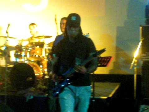 Bamboolaz feat Paille sur la scène du palais des congrès (Martinique) "anmwé"