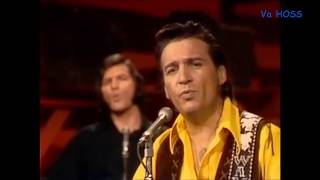 Waylon Jennings... &quot;Me and Bobby McGee&quot; (HQ VIDEO) 1972 with Lyrics