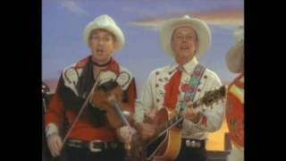 Disney/Pixar&#39;s Toy Story 2 in 3D - Woody&#39;s Round Up Music Video