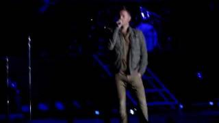 [FanCam] Nicky Byrne talking to the crowd / My Love