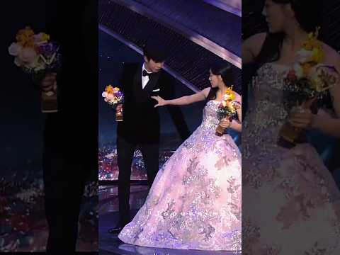 Hyo-Seop helping sejeong with her dress 😭 #businessproposal #kimsejeong #ahnhyoseop #sbsaward2022