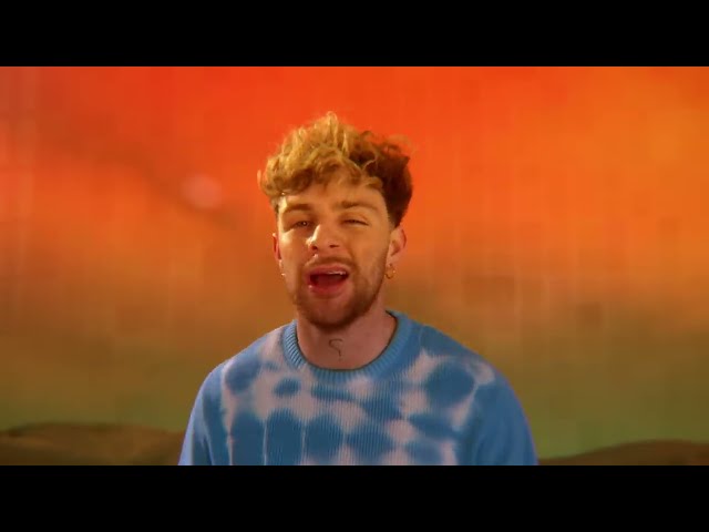 Video zu 'By Your Side' ansehen