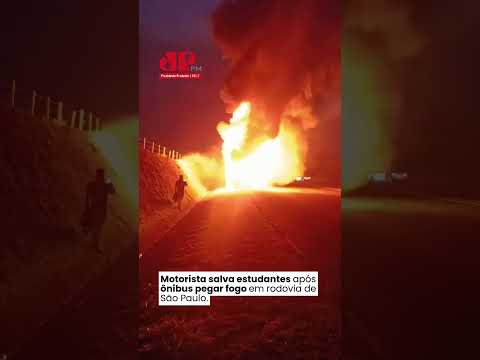 Motorista salva estudantes após ônibus pegar fogo em rodovia de São Paulo