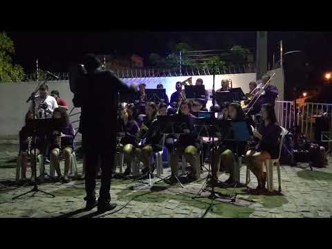 Filarmônica 24 de junho de Riacho de Santana tocando bregão número 1 na fenecit em Pau dos ferros