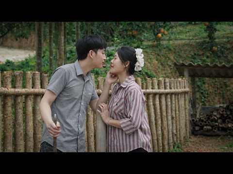 Mr. Khanh helped Tieu Ai build a fence to protect her safety.