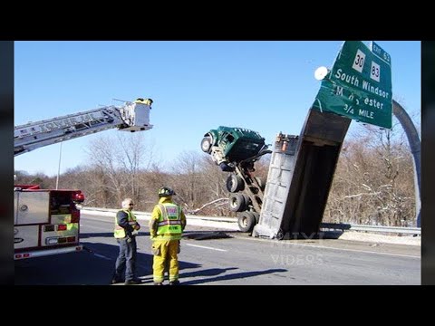 15 Extremely Dangerous Idiots Heavy Equipment Truck Operator Skill - Truck Fails Compilation P49