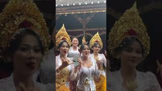 Download lagu gadis gadis cantik Bali #bali #kebaya #jegegbali #wedding #lagubali mp3 Download lagu gadis gadis cantik Bali #bali #kebaya #jegegbali #wedding #lagubali mp3