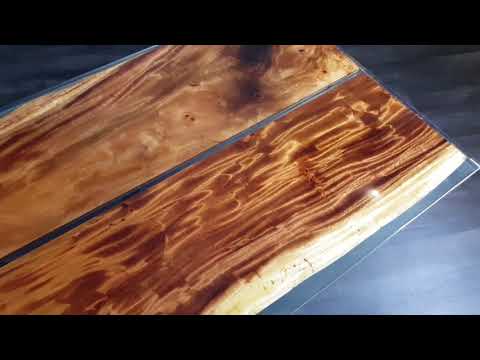 "TIMBART": Stół z egzotycznego drewna Saur zatopionego w żywicy