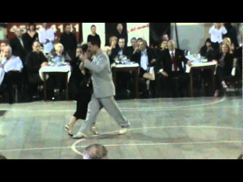  Graciela Gamba  and  Diego Converti  are  dancing  to  the  tango  "  Buscandote  "