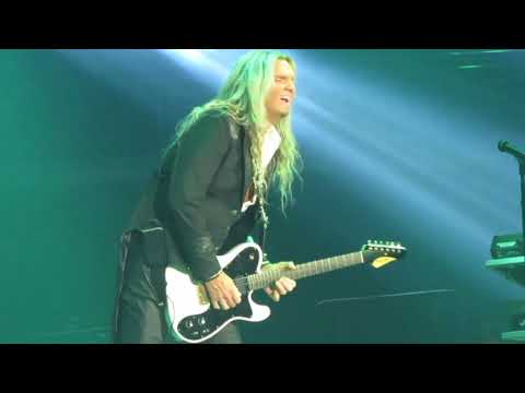 Trans-Siberian Orchestra O Come All Ye Faithful/Holy Night Green Bay, WI 11-14-'18