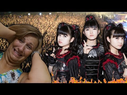 MOM'S FIRST TIME Hearing BABYMETAL - メギツネ - MEGITSUNE (OFFICIAL)