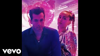 Mark Ronson - Nothing Breaks Like a Heart (Vertical Video) ft. Miley Cyrus