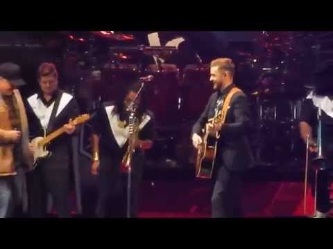 Justin Timberlake - Friends In Low Places w/Garth Brooks