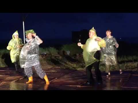 藝術家劉伊倫帶領大家一起跳健康操將氣氛炒到最高潮，讓大家都High起來