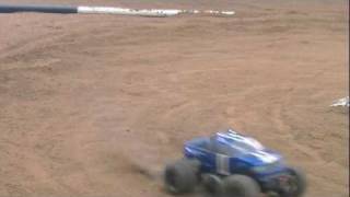 preview picture of video 'Pagani productions@big scale rc offroad cars montfort 18-12-2011 part 2'