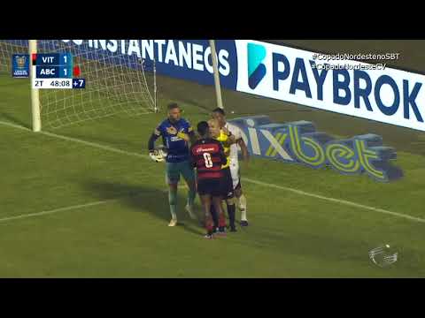 VITÓRIA 1 X 1: ABC: Jogada ensaiada, Leo Gamalho tenta de cabeça e goleiro fica com ela