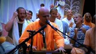 preview picture of video 'Kirtan Mela 2012 Germany. Kirtan with Kadamba Kanana Swami'