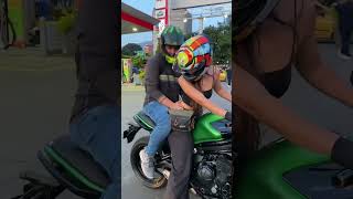 Cuando el copiloto me ensucia el sillín 👀😅 #humor #eli #motos