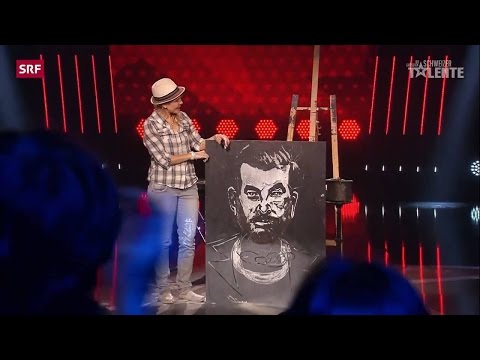 Corinne Sutter malt ein Bilderrätsel