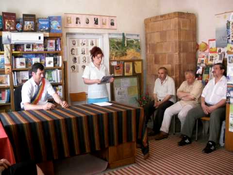 Biblionet la Comarna Osoi, Iași. Dl. primar Victor Banu, și d-na bibliotecar Petronela Șipoteanu