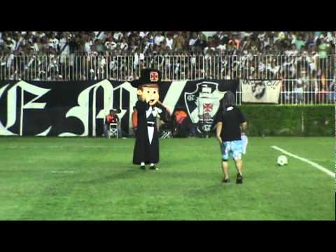 Homem Piruca na promoção PENALTY É GOL em São Januário!