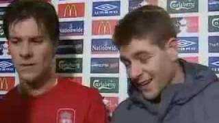 Steven Gerrard rutscht bei einem Interview aus