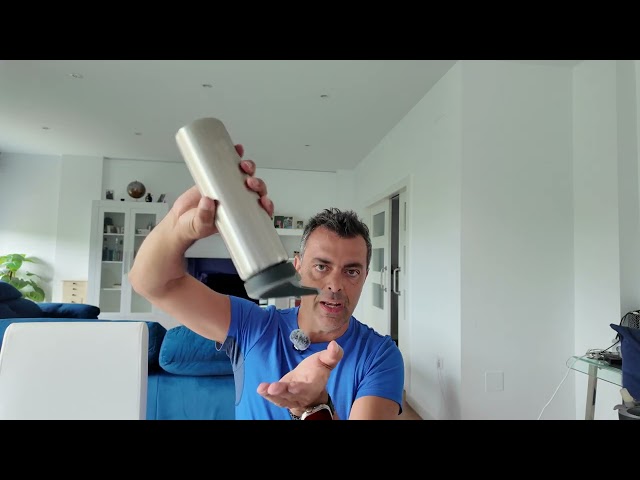 Vídeo relacionado con C&P Botella futbol personalizada, Botella de agua acero inoxidable térmica de doble Capa bebidas frías 24h y Calientes 12h, Capacidad 500 ml (R. Vallecano)