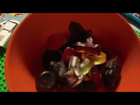 MongoTV_9647 - Spiser SKÅL SLIK Sent Mandag Aften