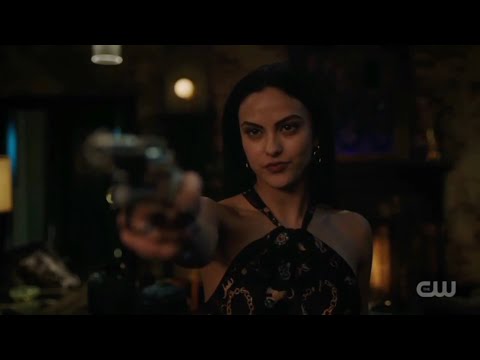 RIVERDALE 6x22: VERONICA KISSES CHERYL, WHEN SHE ABSORBS THE POWERS TO HER (SCENE)