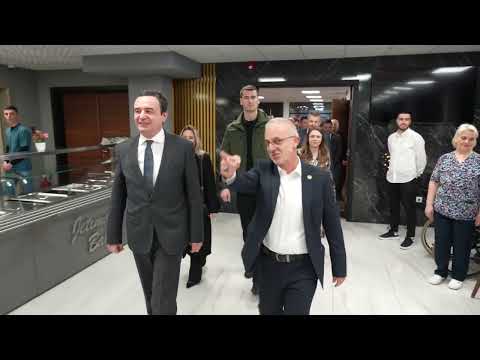 KRYEMINISTRI ALBIN KURTI BËN IFTAR ME BANORËT E SHTËPISË SË MOSHUARVE 😊