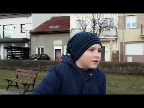 #8 Dzika Małpa/napada na bezdomnego