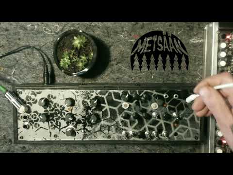 DIRTY DRONE LOWLIFE + ECHOBLENDER - a subbass/texture generator with experimental delay/distortion