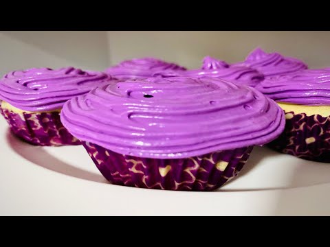 Cupcakes Facil/ Easy Cupcakes With Purple Icing