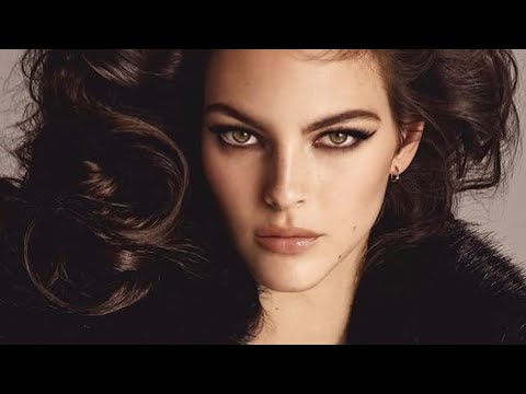 Vittoria Ceretti Fall 2023 Runway Collection .