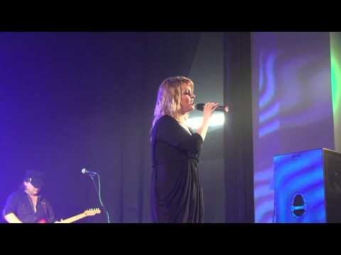 Iveta Bartošová Live   Málo mě zná   Praha 20 12 2010